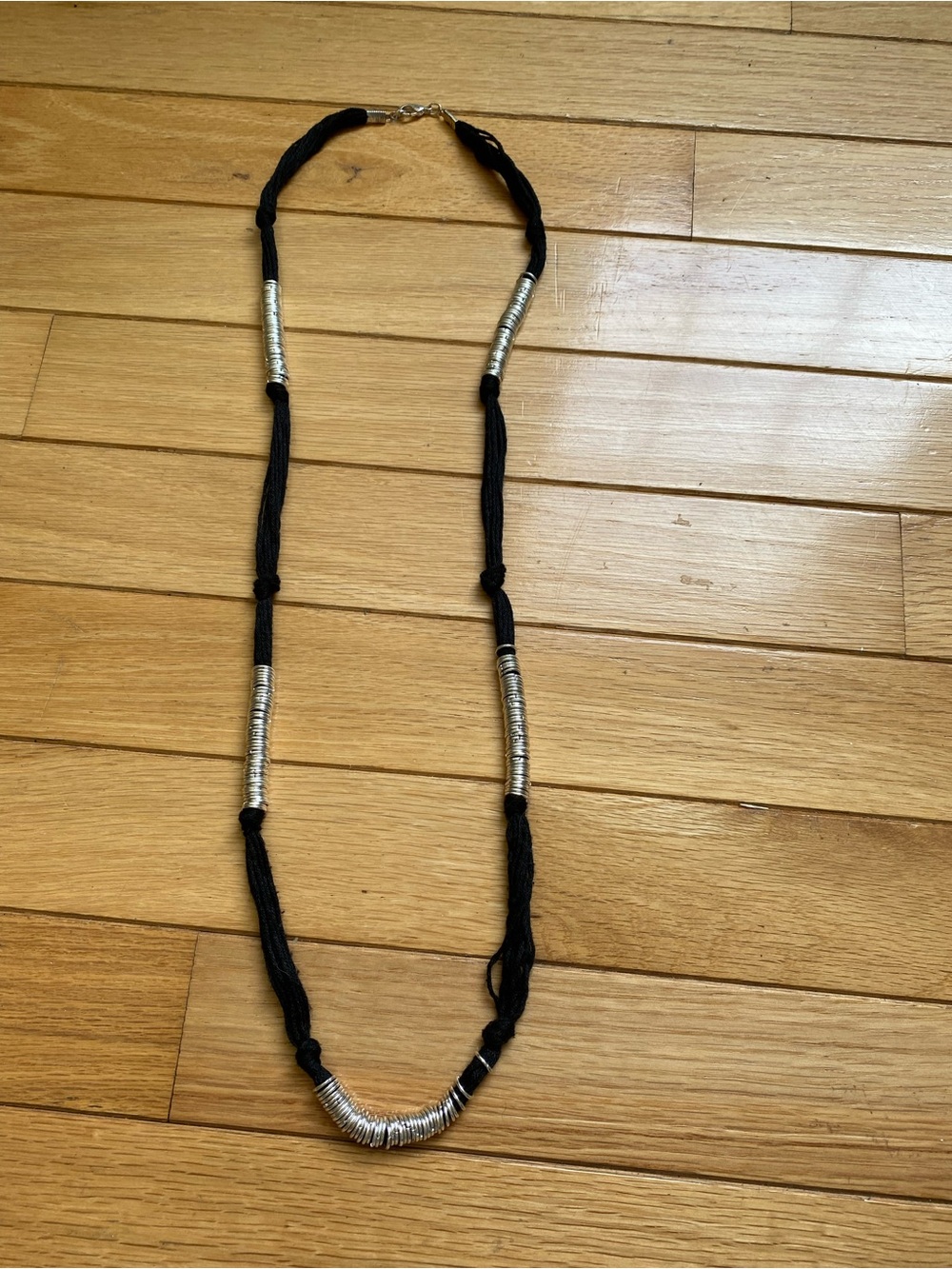 🌸 Black and Silver Necklace